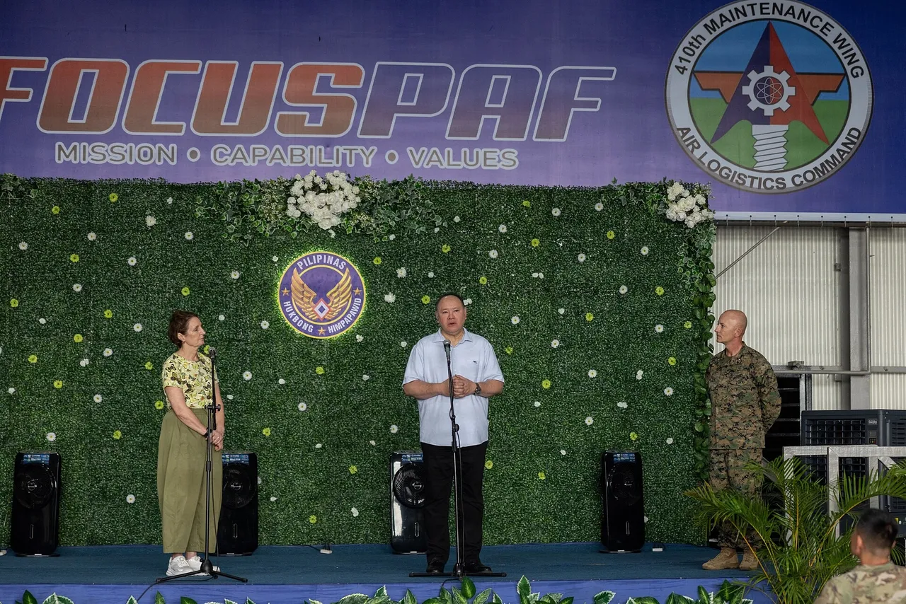 Philippine Defence Secretary Gilberto Teodoro speaking to uniformed Filipino troops and US Marines at Clark Air Base