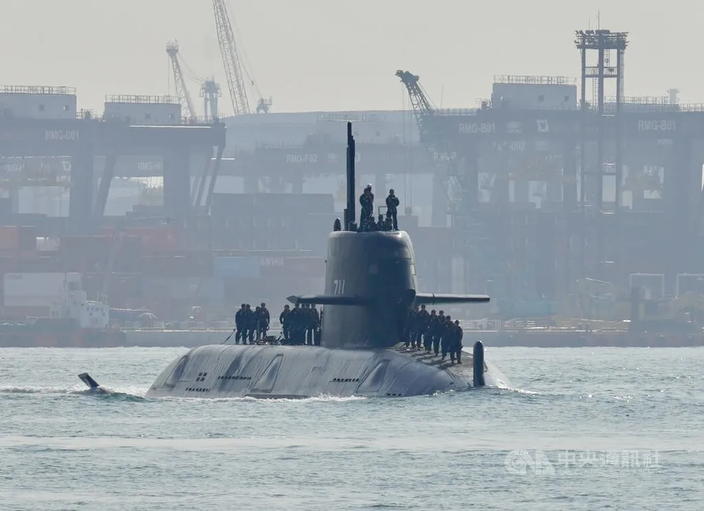 Hai Kun indigenous submarine departing Kaohsiung Harbour for sea trials
