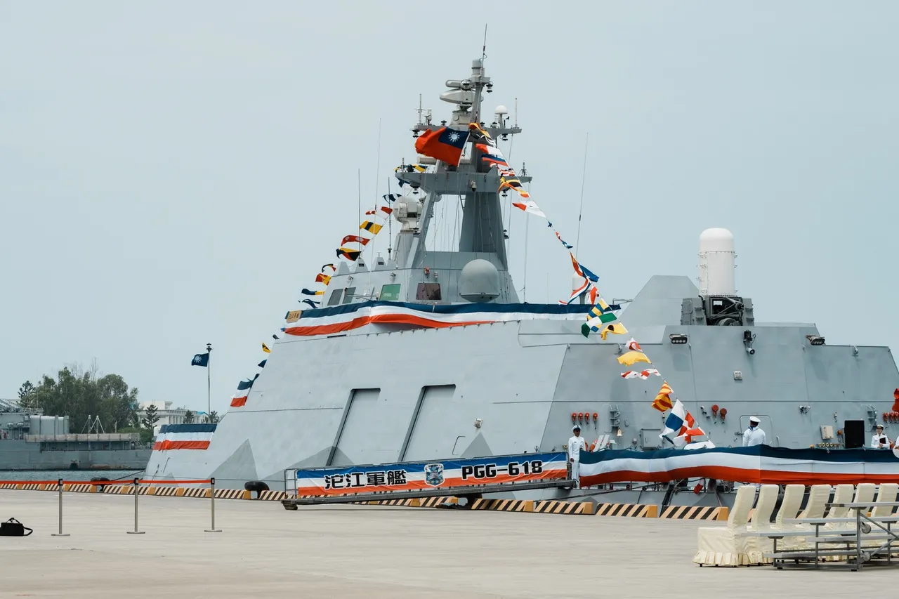 A grey angular Taiwanese stealth corvette with hull number PGG-618 moored at a pier and dressed with signal flags