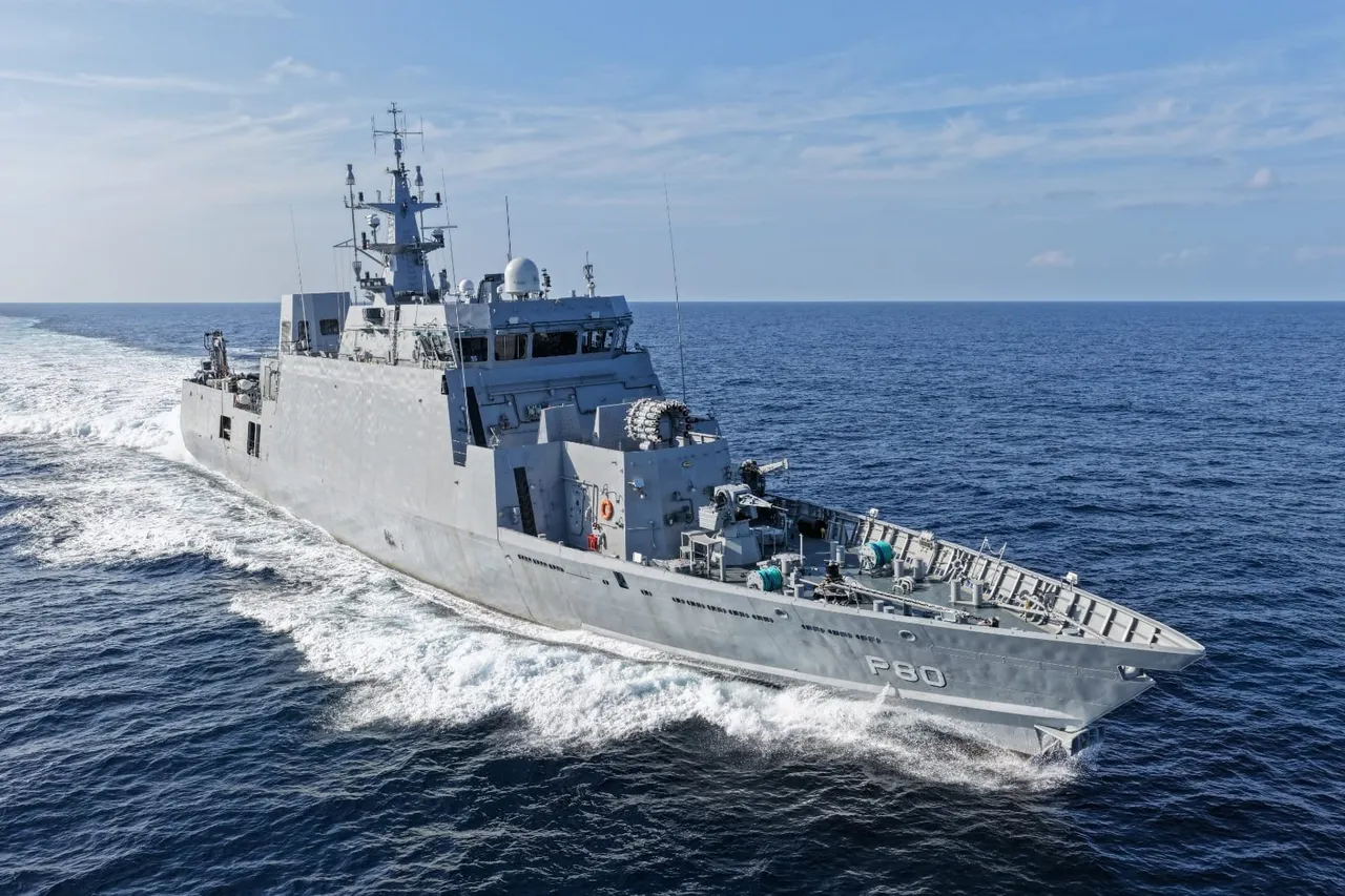 Grey Indian Navy shallow-water anti-submarine warship INS Mahe with pennant number P80 sailing at sea