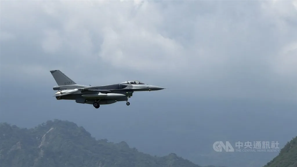 F-16V Block 70 fighter jet landing at Chihhang Air Base in Taitung